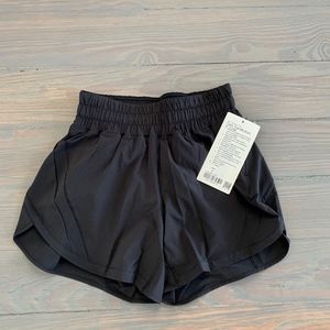 Lululemon Track That Short 5", Size 4 (NEVER WORN)